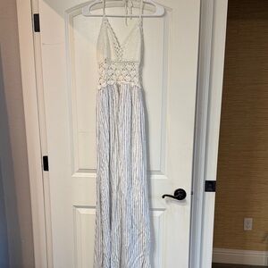 Elegant White Backless Dress